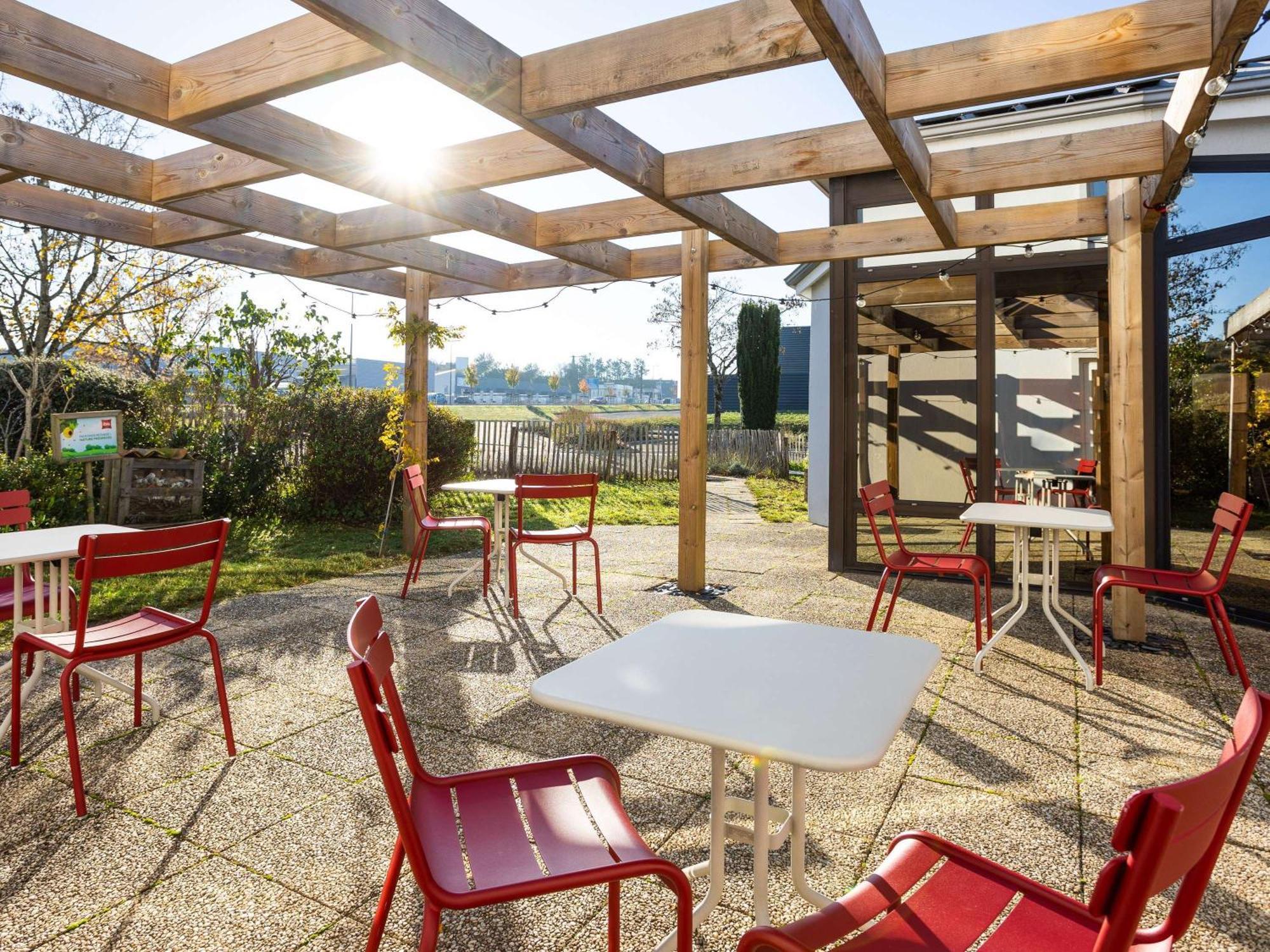 Отель Ibis Angouleme Nord Champniers  Экстерьер фото