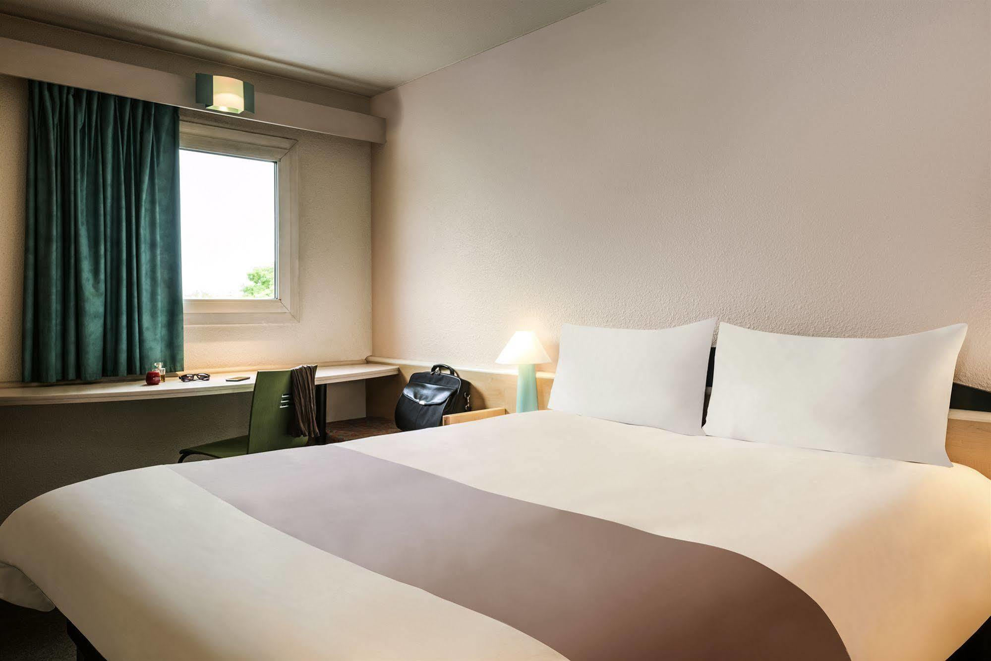 Отель Ibis Angouleme Nord Champniers  Экстерьер фото