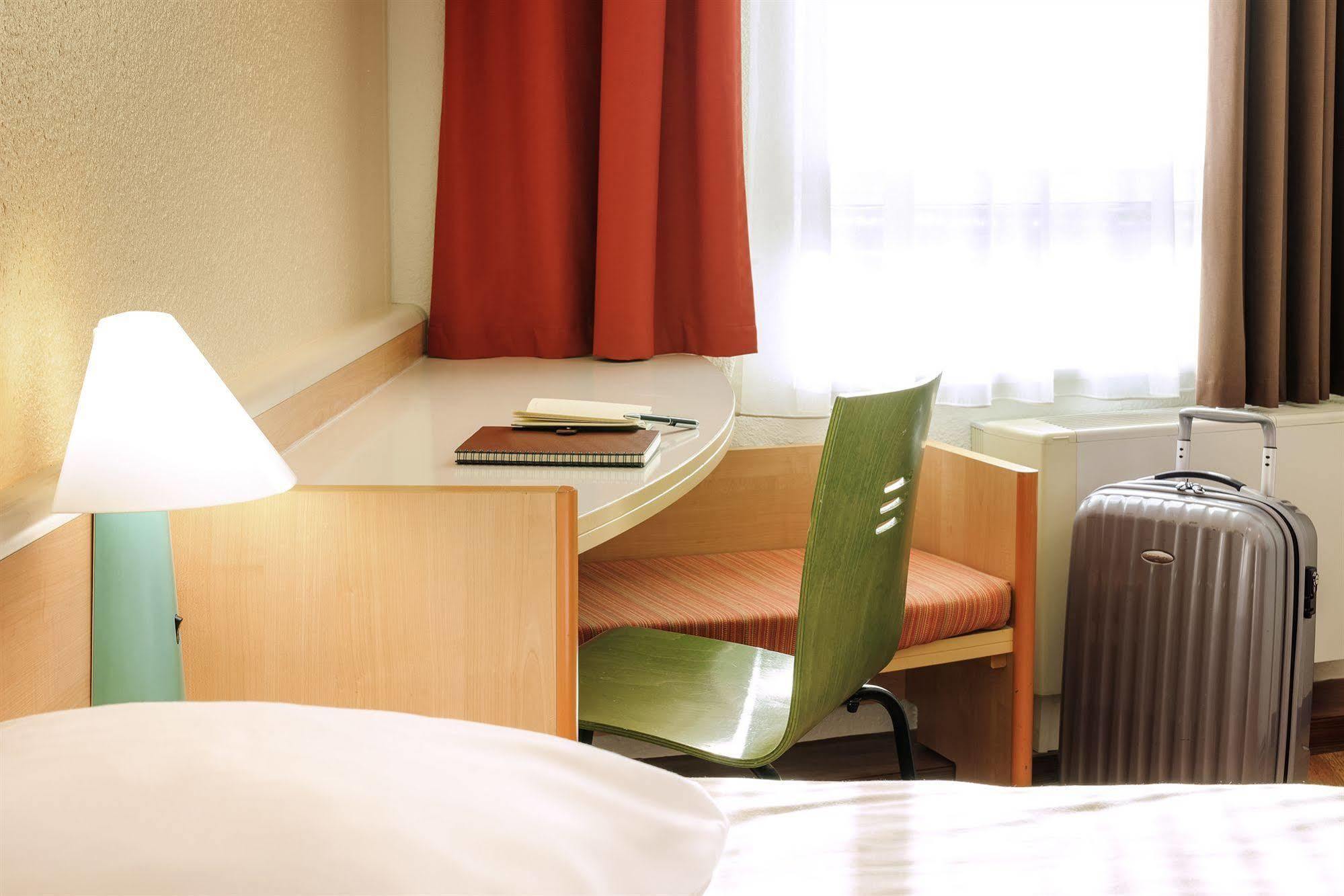 Отель Ibis Angouleme Nord Champniers  Экстерьер фото
