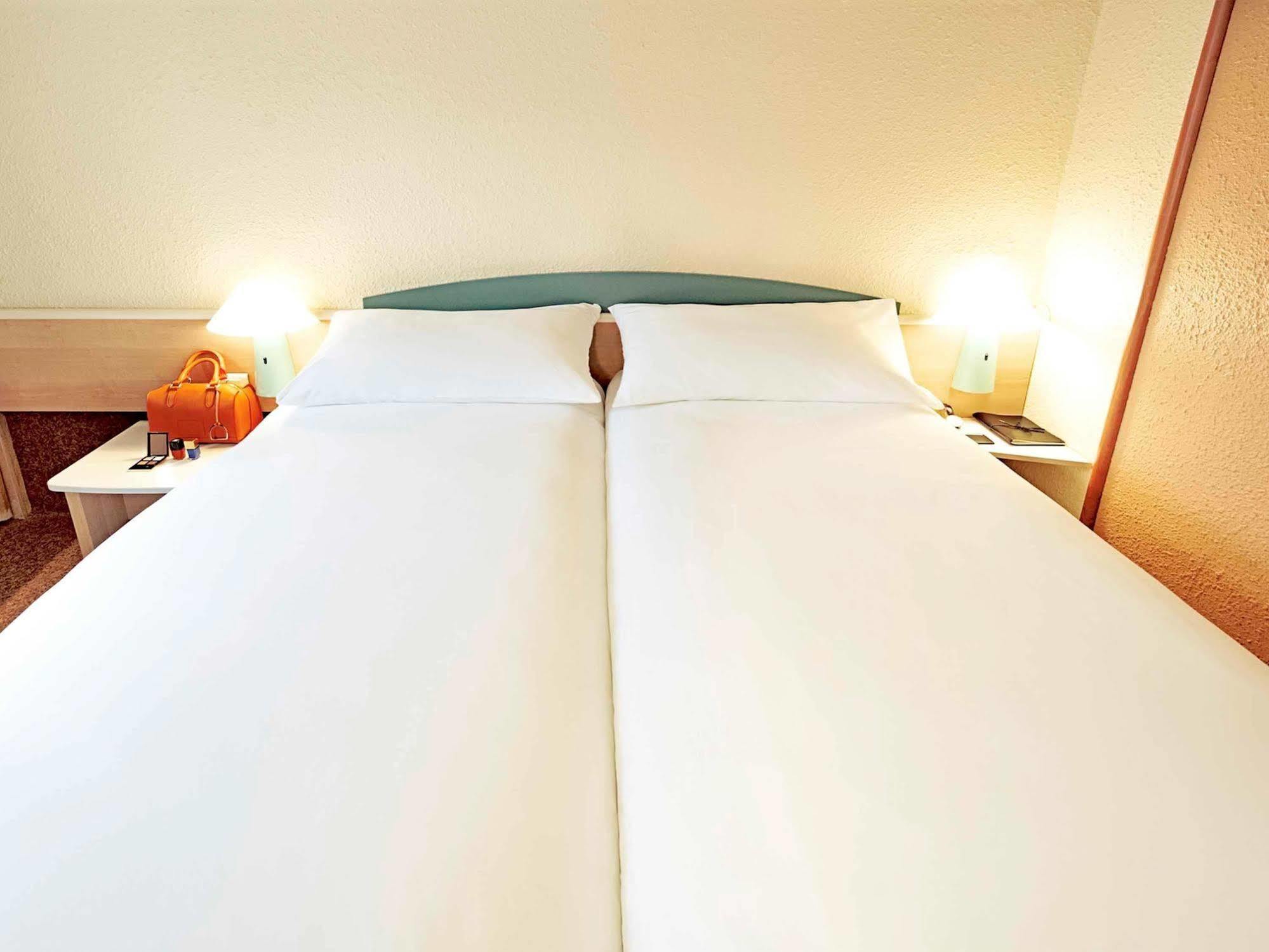 Отель Ibis Angouleme Nord Champniers  Экстерьер фото